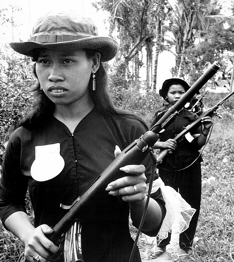South Vientnamese home forces carrying M2 carbines