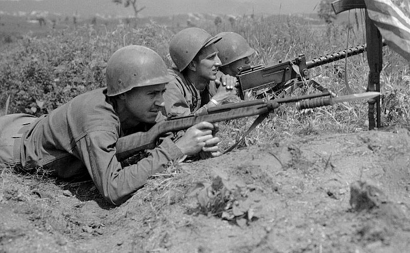 Korean War US Army soldier with an M-2 Carbine. (National Archives)
