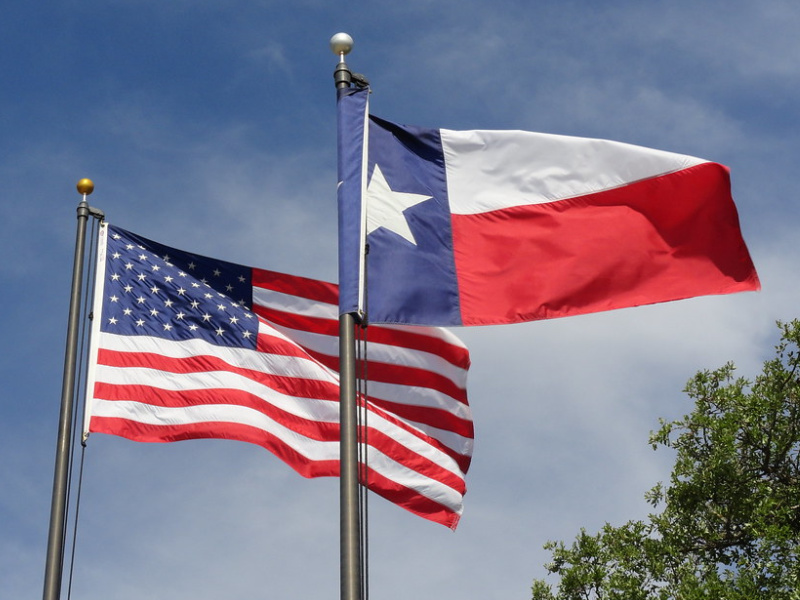 Texas and US flag. (Photo : Flickr)