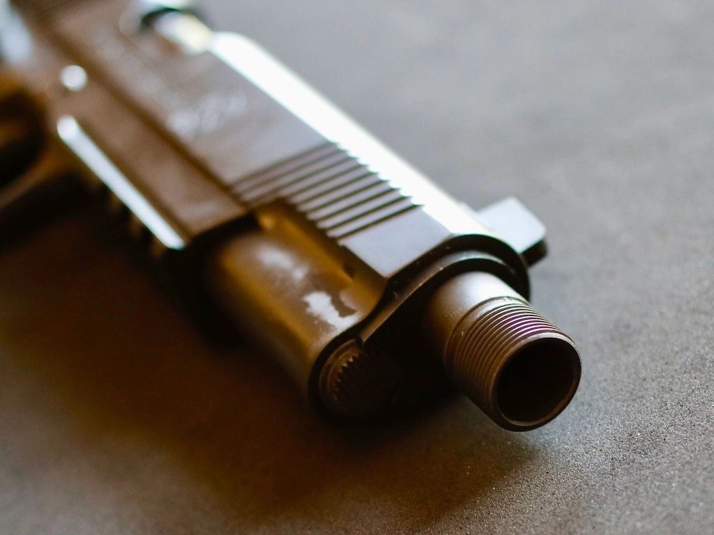 Closeup of Springfield Operator .45 ACP 1911 threaded barrel