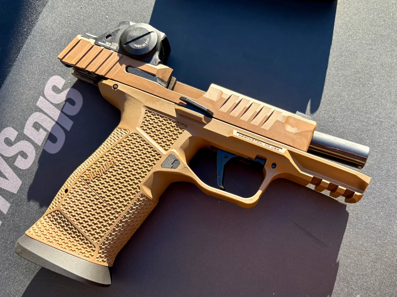 The P385-Carry in FDE. This one has a great magwell.